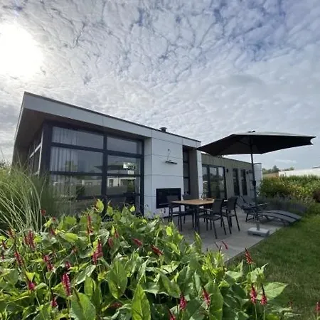 Marina Strandbad Chalet Seerose Mit Zaun Haus Nr 82 Olburgen
